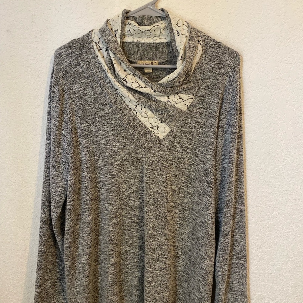 One world gray sweater with lace loose neck